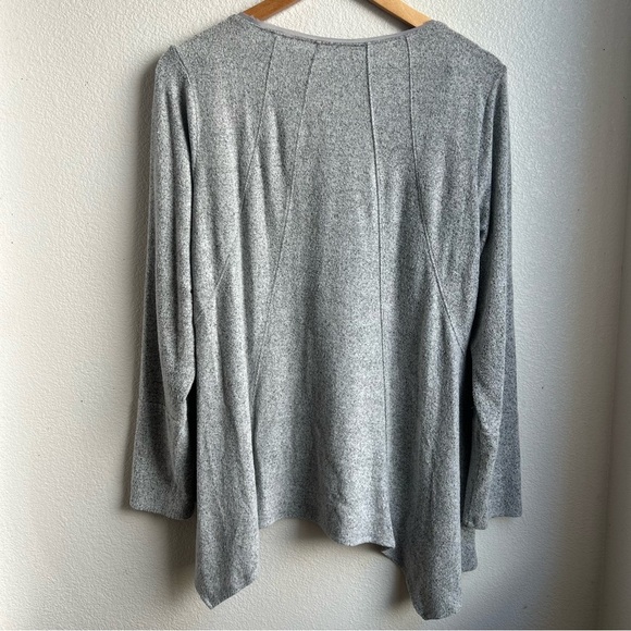 Simply Vera by Vera Wang | Gray Asymmetric Women's Top - Picture 4 of 9